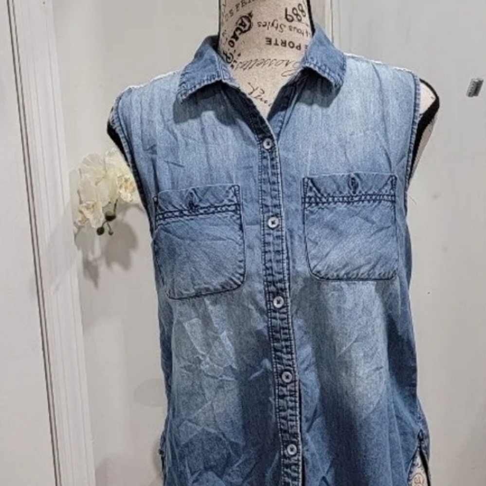 ✨️ Mudd Sleeveless Jean Shirt Sz. Small.  B21